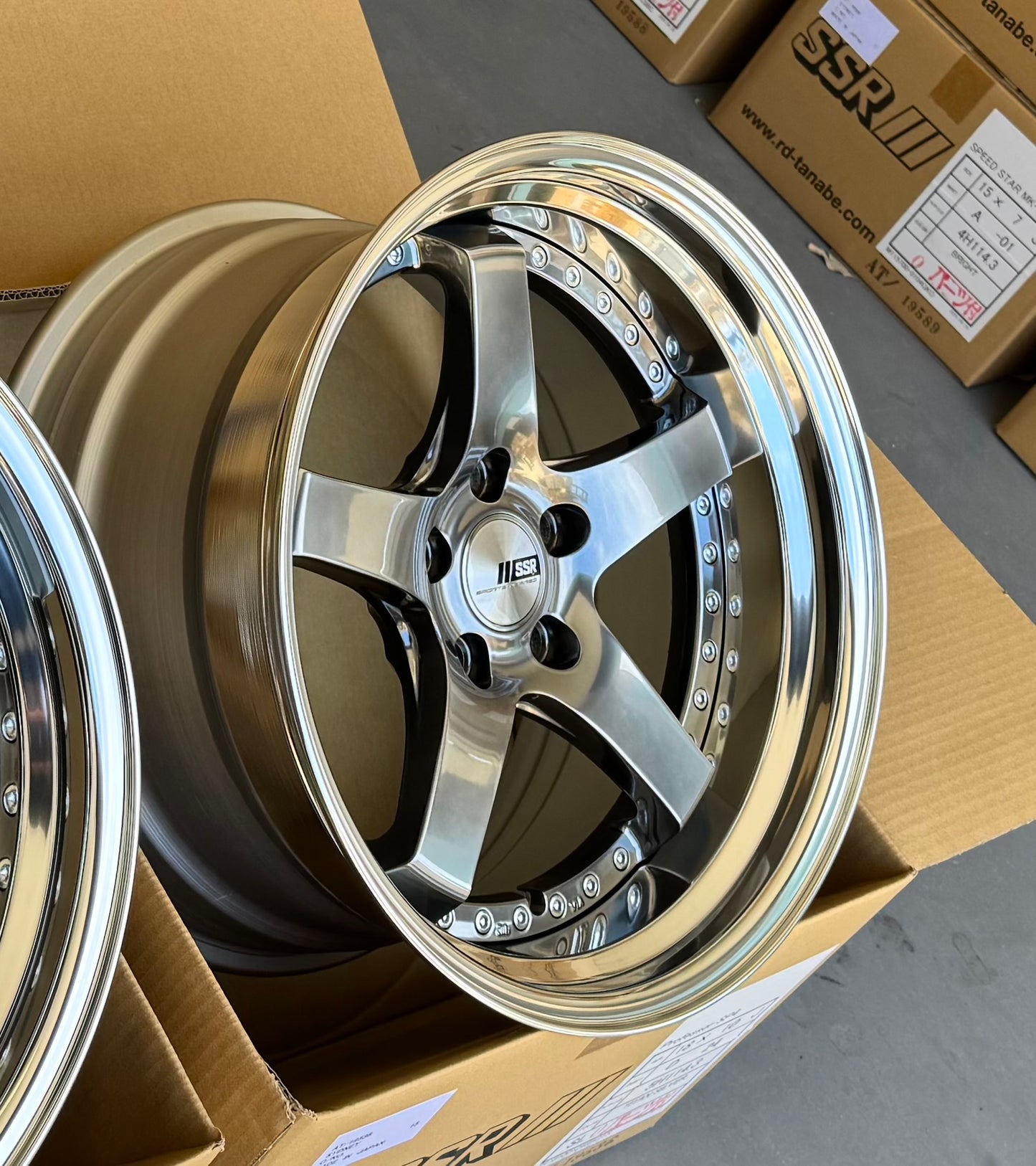 SSR SP4 TITAN SILVER 18x9 +16 MD | 18x10 +24 SL 5-114.3 STAGGERED