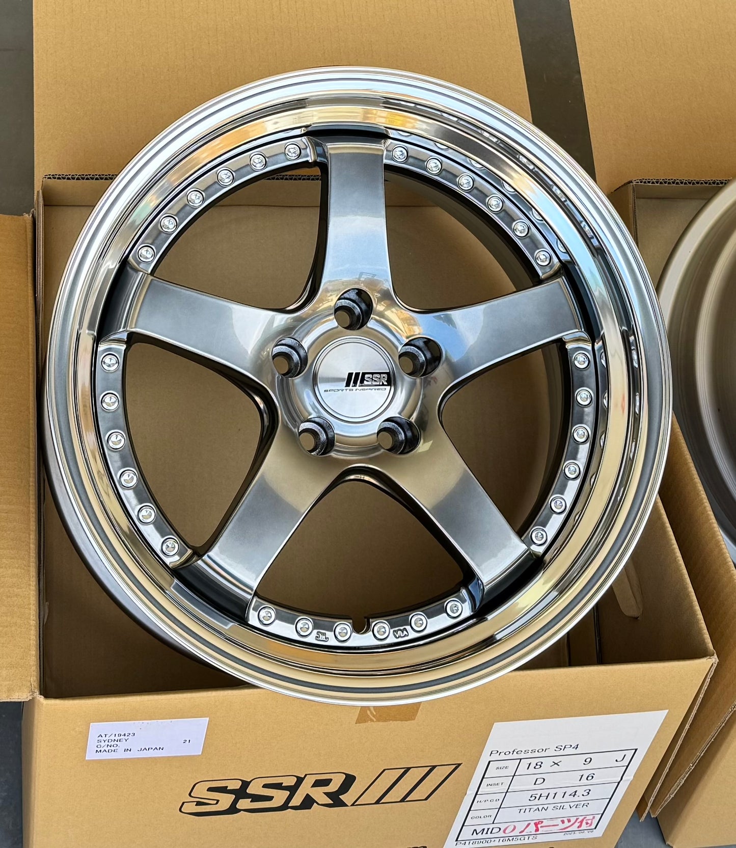 SSR SP4 TITAN SILVER 18x9 +16 MD | 18x10 +24 SL 5-114.3 STAGGERED