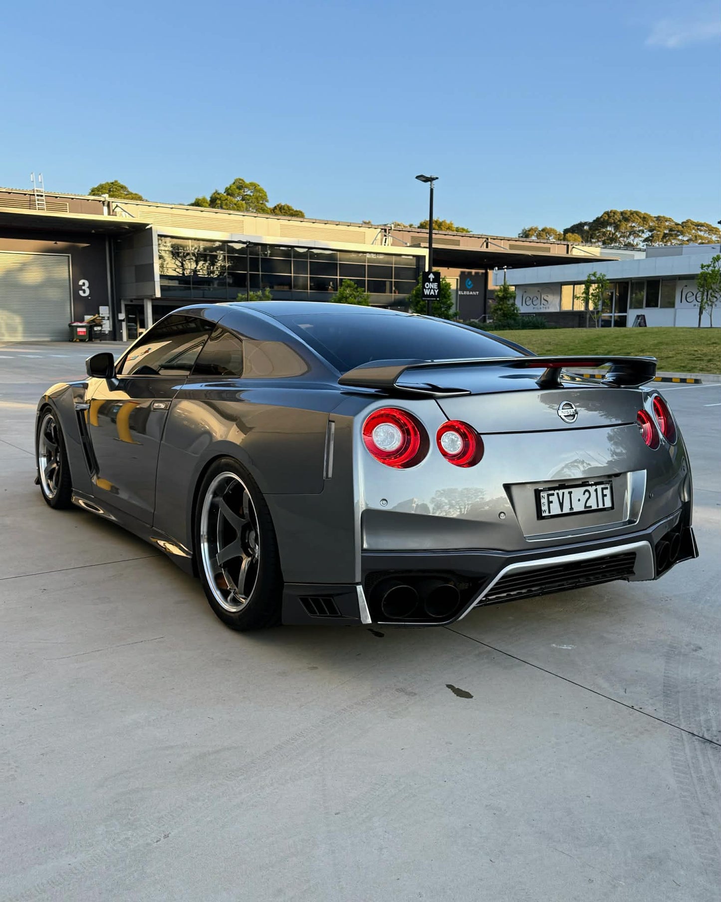 ADVAN RACING GT PREMIUM 20x10 +35 | 20x12 +20 5-114.3 MACHINING & HYPER PLATINUM BLACK (R35 GTR)