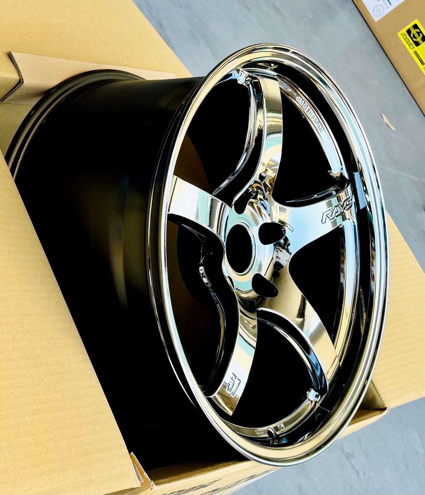 RAYS 57CR LIMITED RBC 18x8.5 +37 5-114.3