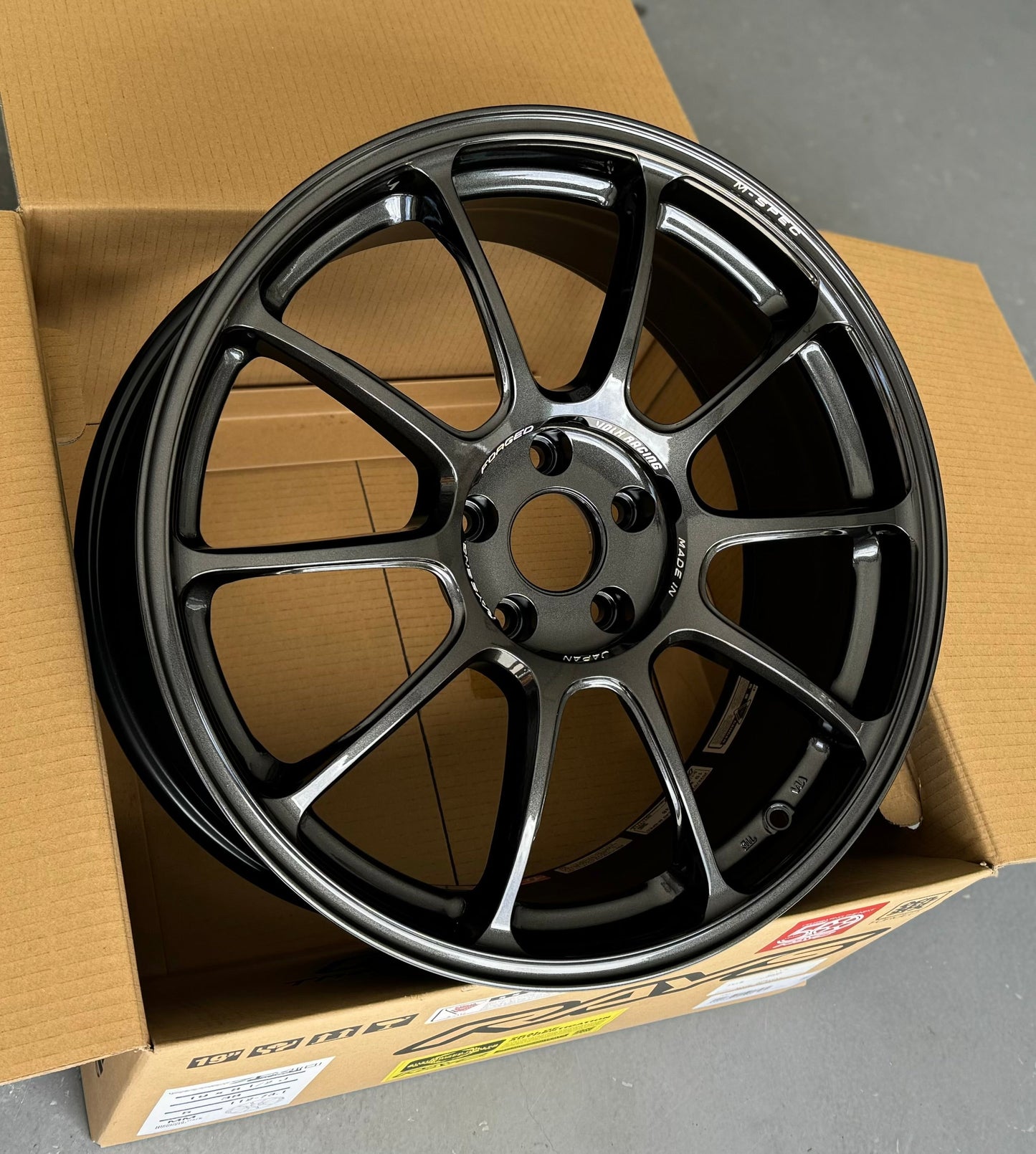 RAYS ZE40 M-SPEC DIAMOND DARK GUNMETAL 18x8.5 +43 5-112