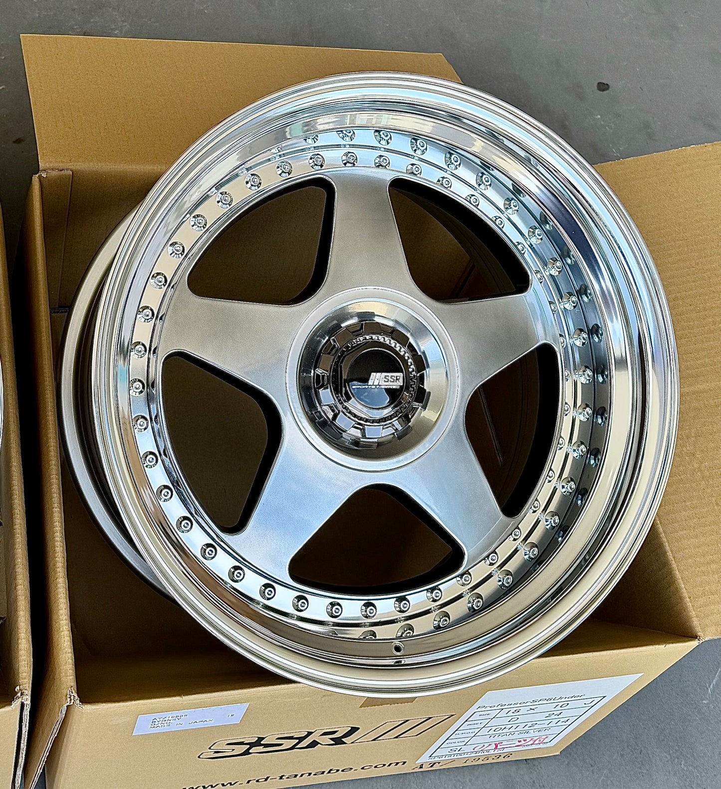 SSR SP6 TITAN SILVER 18x9 +19 HP | 18x10 +24 SL 5-114.3 STAGGERED