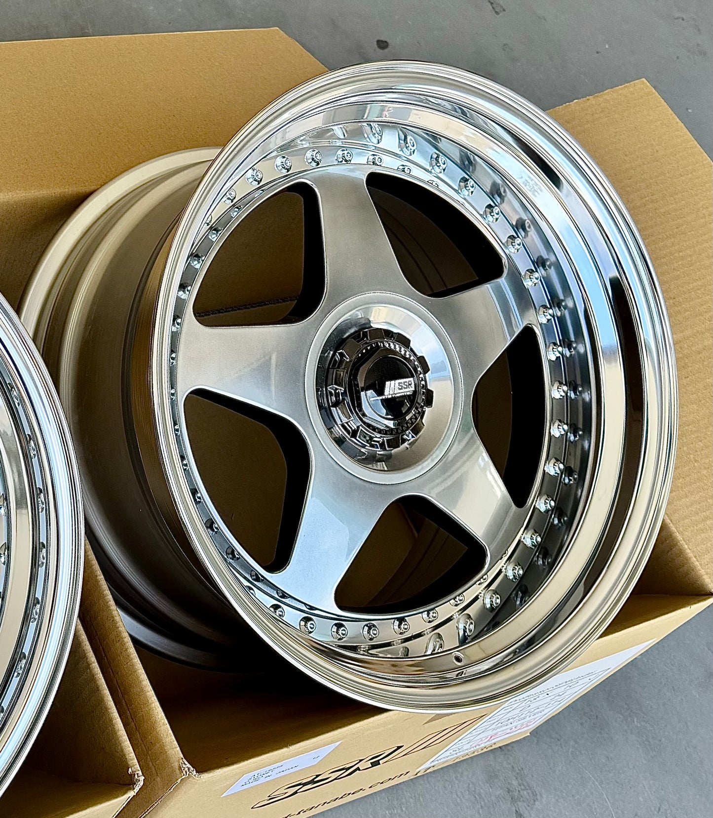 SSR SP6 TITAN SILVER 18x9 +19 HP | 18x10 +24 SL 5-114.3 STAGGERED