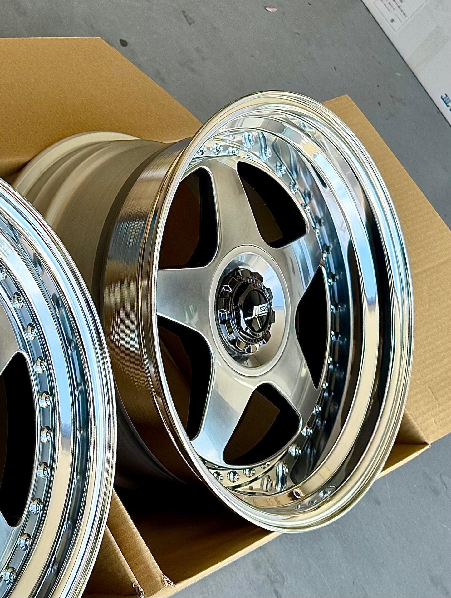 SSR SP6 TITAN SILVER 18x9 +19 HP | 18x10 +24 SL 5-114.3 STAGGERED