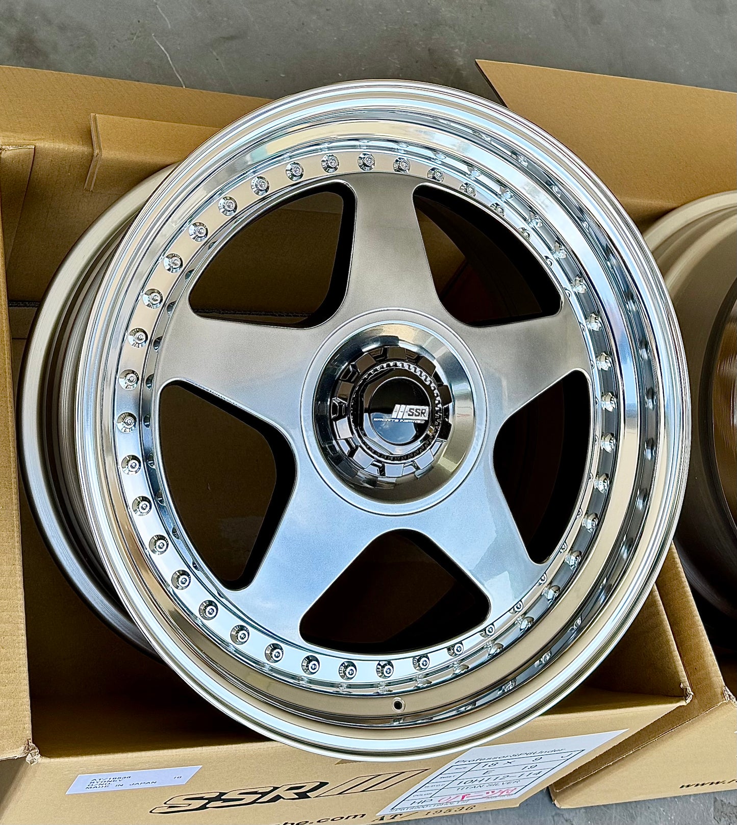 SSR SP6 TITAN SILVER 18x9 +19 HP | 18x10 +24 SL 5-114.3 STAGGERED
