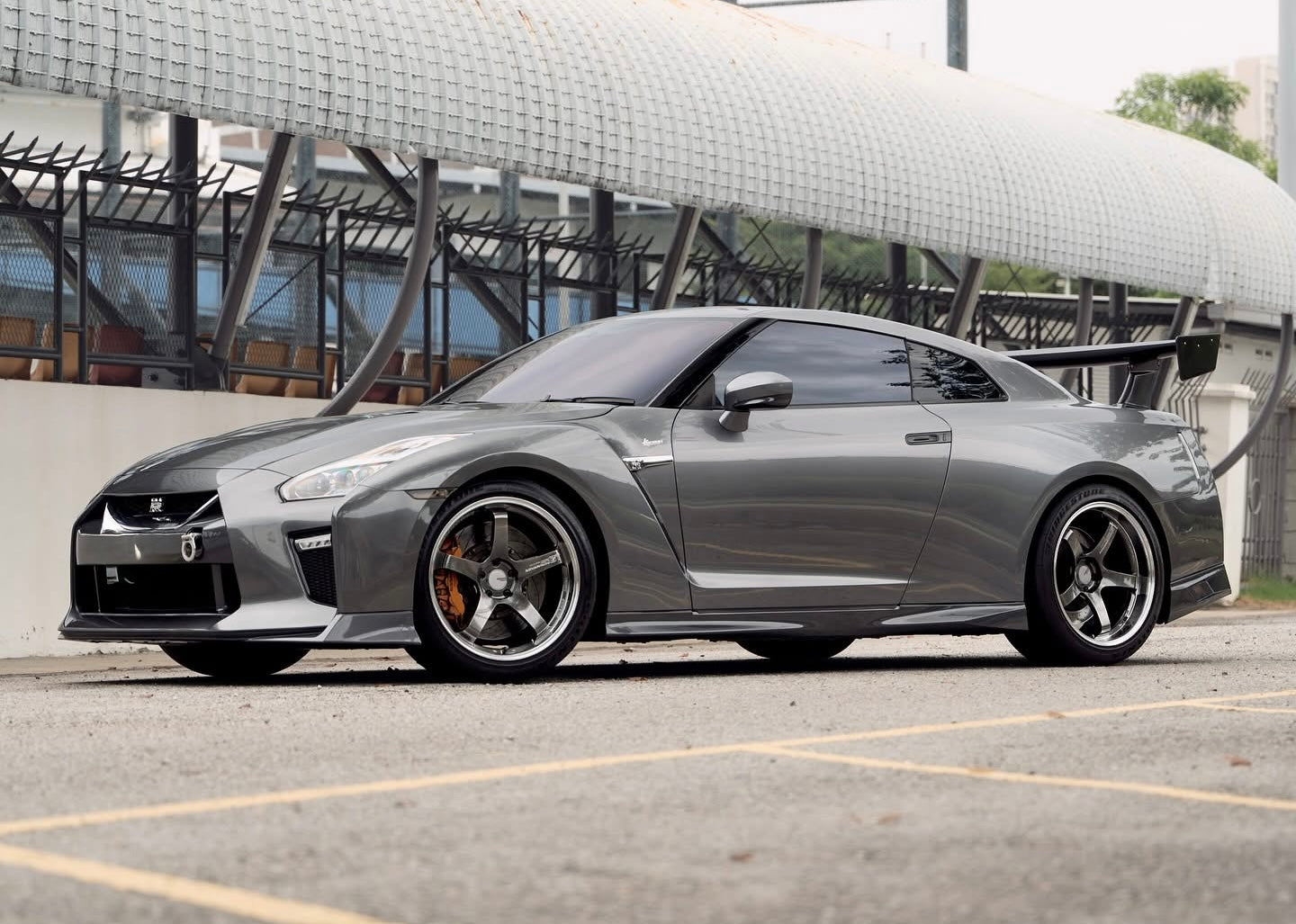 ADVAN RACING GT PREMIUM 20x10 +35 | 20x12 +20 5-114.3 MACHINING & HYPER PLATINUM BLACK (R35 GTR)