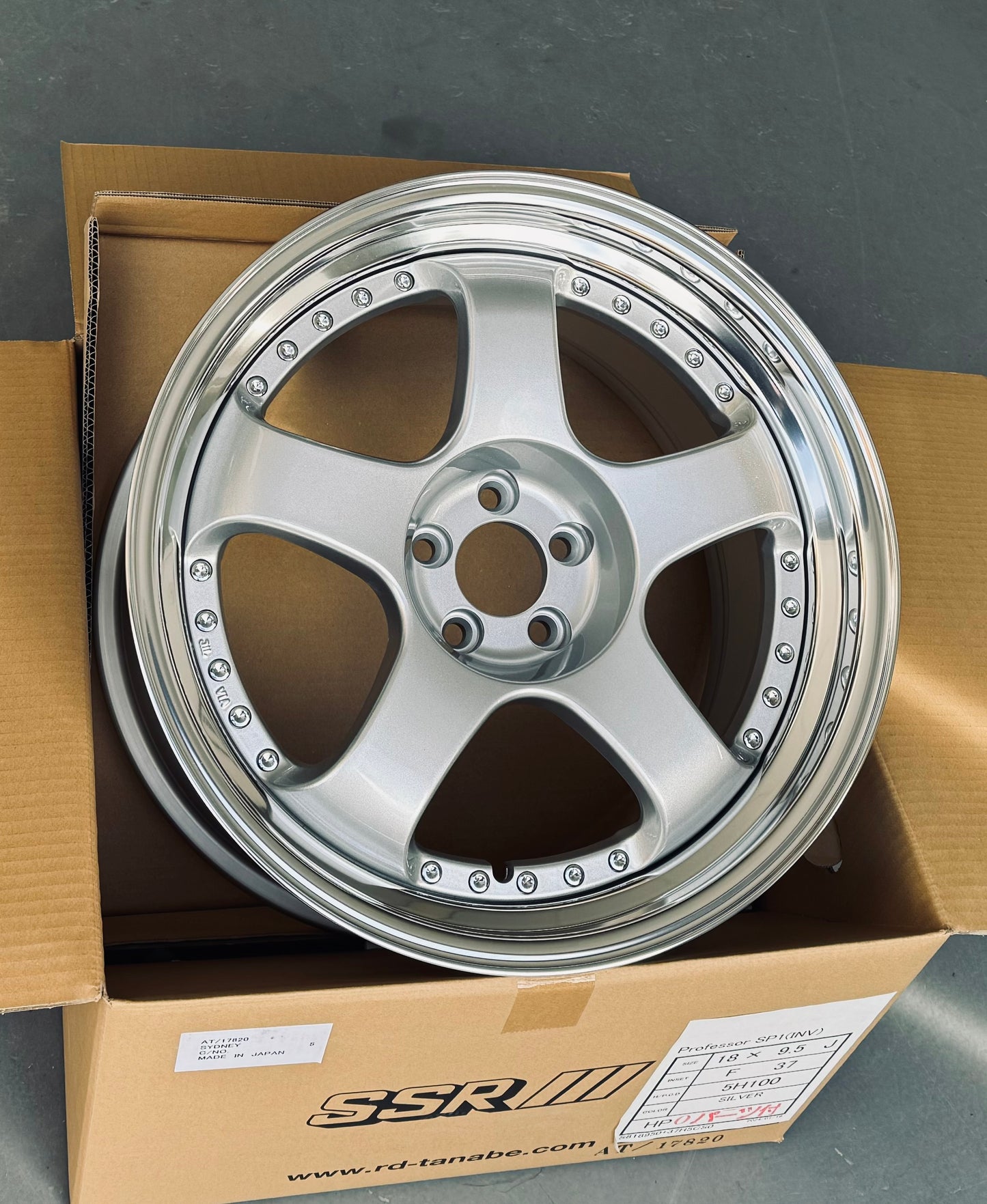 SSR SP1 SILVER 18x9.5 +37 HP 5-100