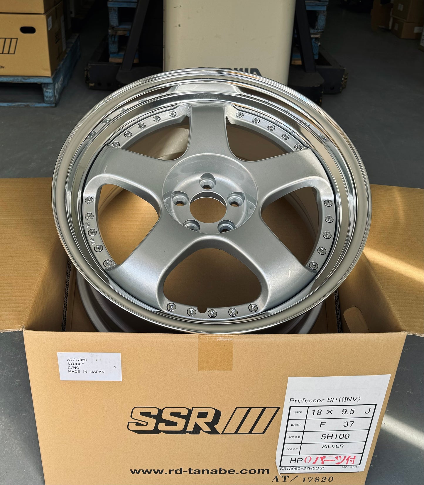 SSR SP1 SILVER 18x9.5 +37 HP 5-100