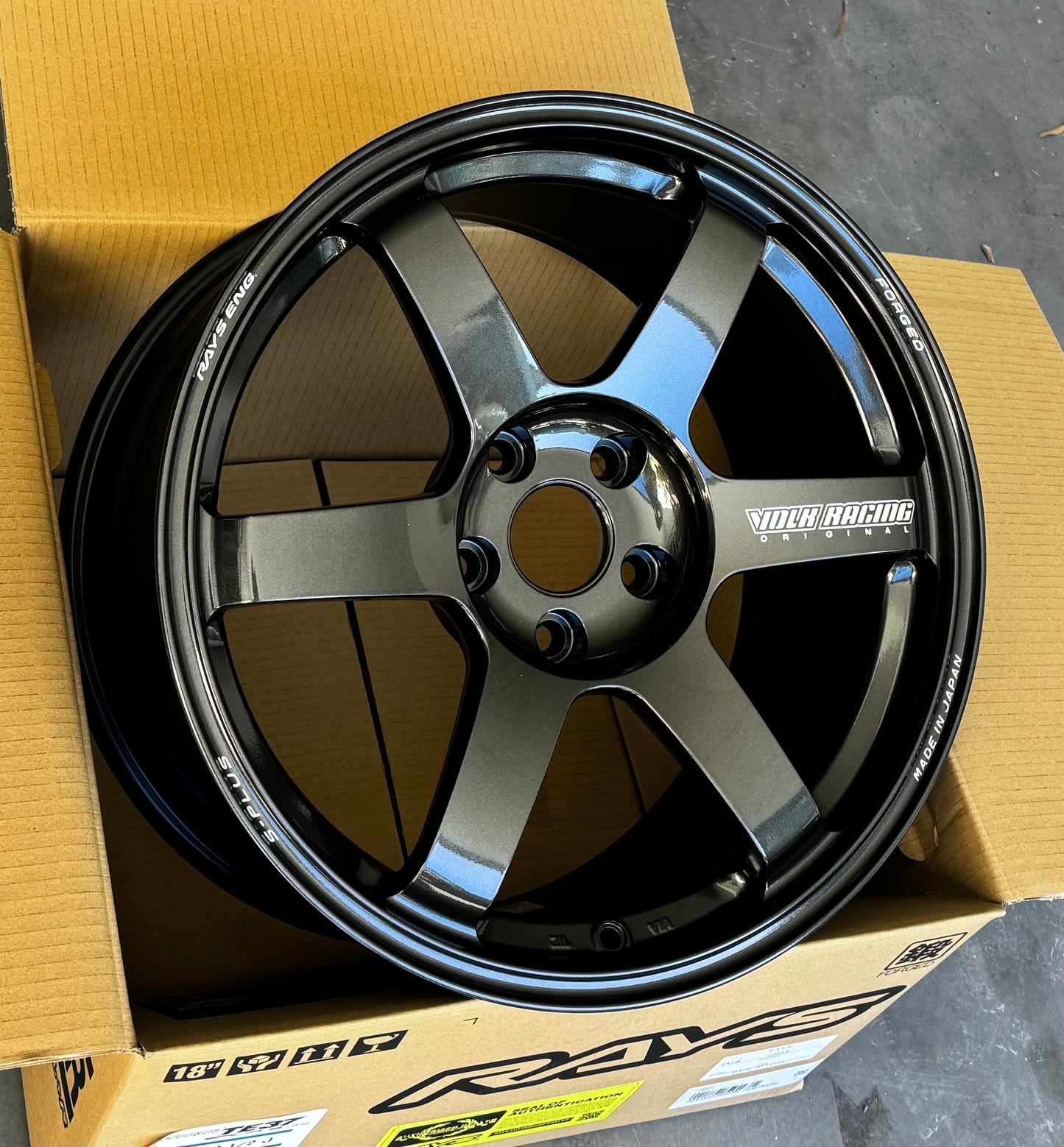 RAYS TE37 SAGA S-PLUS DIAMOND DARK GUNMETAL 18x9.5 +38 5-114.3