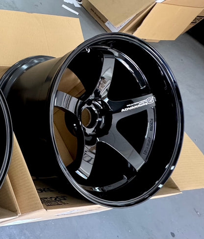 ADVAN RACING GT PREMIUM 20x10 +35 | 20x12 +20 5-114.3 - RACING GLOSS BLACK (R35 GTR)
