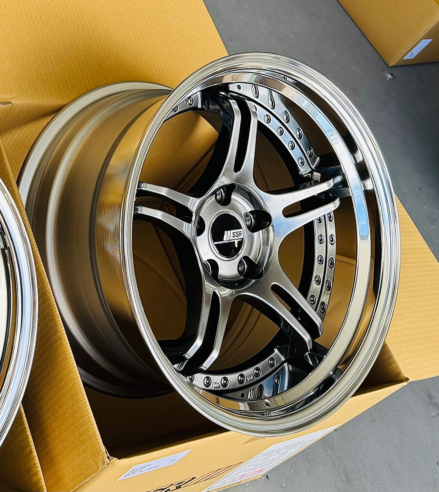 SSR SPX TITAN SILVER 18x9.5 +18 NR | 18x10.5 +18 SL 5-114.3 STAGGERED