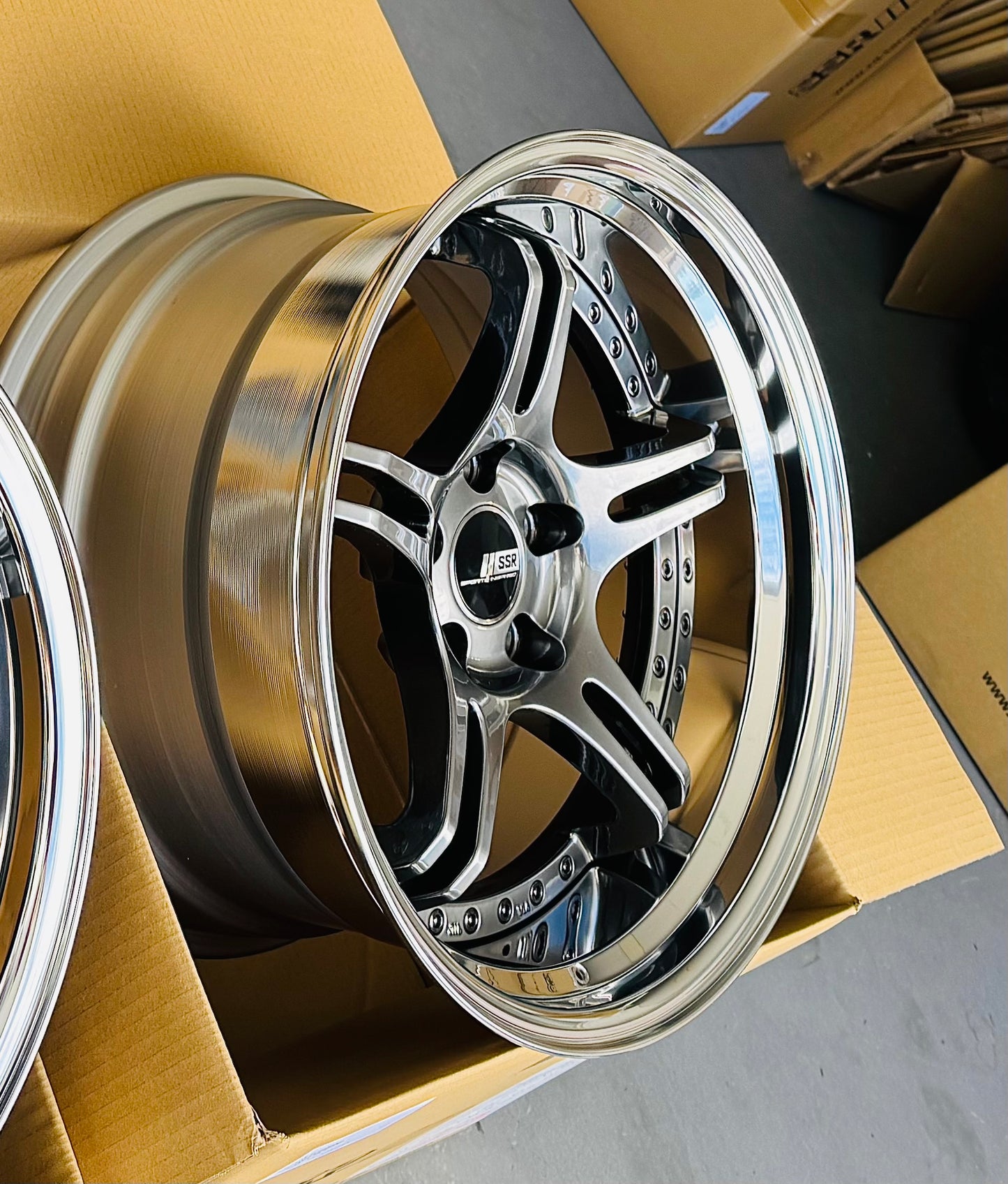 SSR SPX TITAN SILVER 18x9.5 +18 NR | 18x10.5 +18 SL 5-114.3 STAGGERED