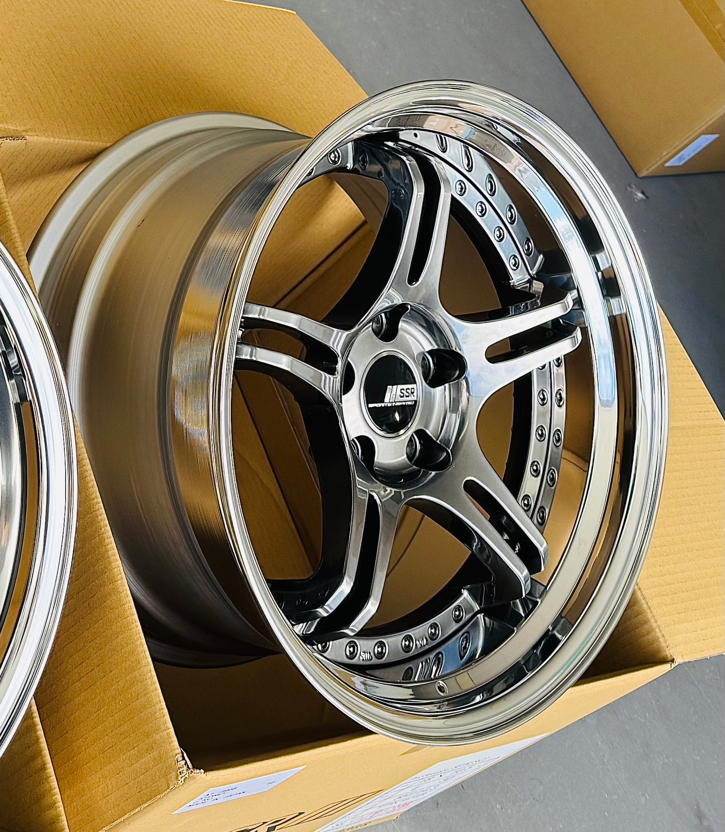 SSR SPX TITAN SILVER 18x9.5 +18 NR | 18x10.5 +30 SL 5-114.3 STAGGERED