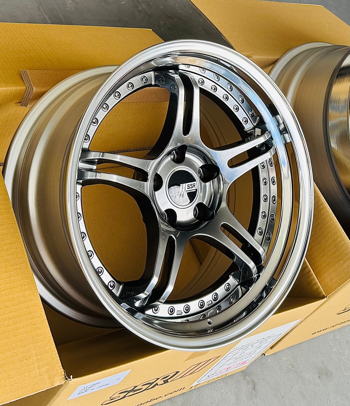 SSR SPX TITAN SILVER 18x9.5 +18 NR | 18x10.5 +30 SL 5-114.3 STAGGERED