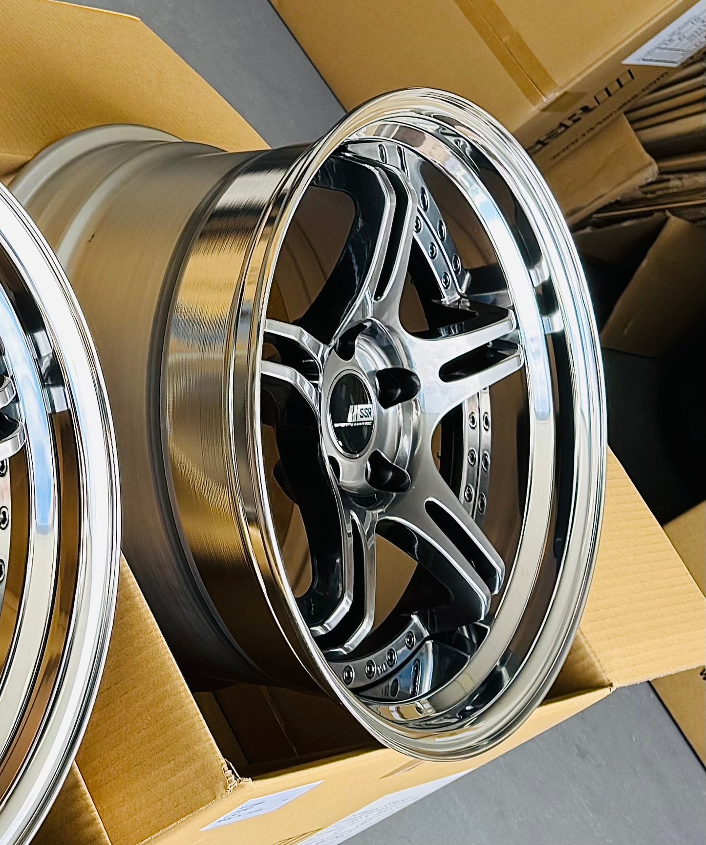 SSR SPX TITAN SILVER 18x9.5 +18 NR | 18x10.5 +30 SL 5-114.3 STAGGERED