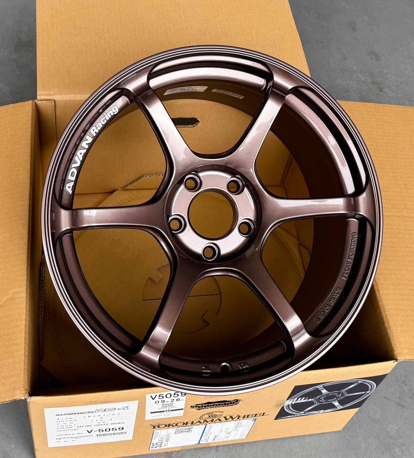 ADVAN RACING RG-4 RACING COPPER BRONZE 18x8.5 +44 5-114.3