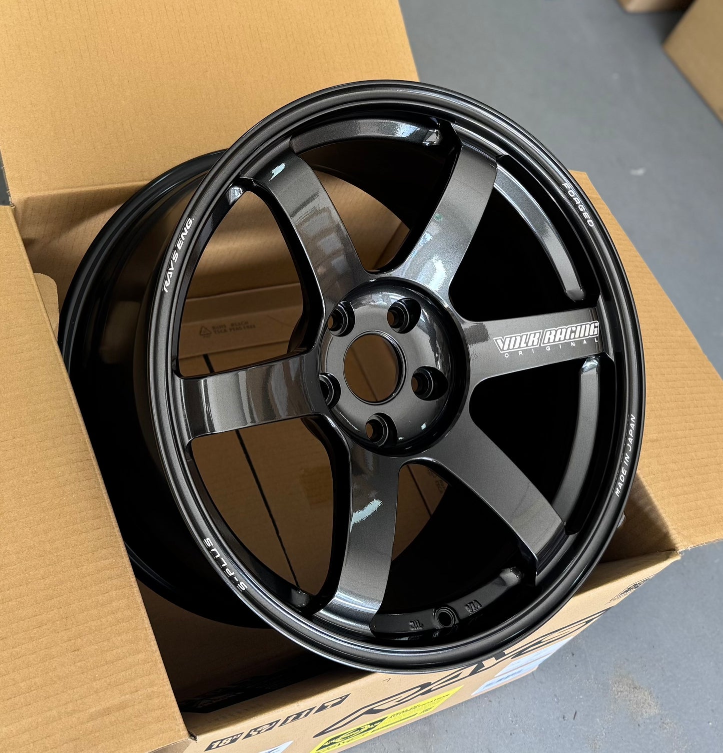 RAYS TE37 SAGA S-PLUS DIAMOND DARK GUNMETAL 18x9.5 +22 5-114.3