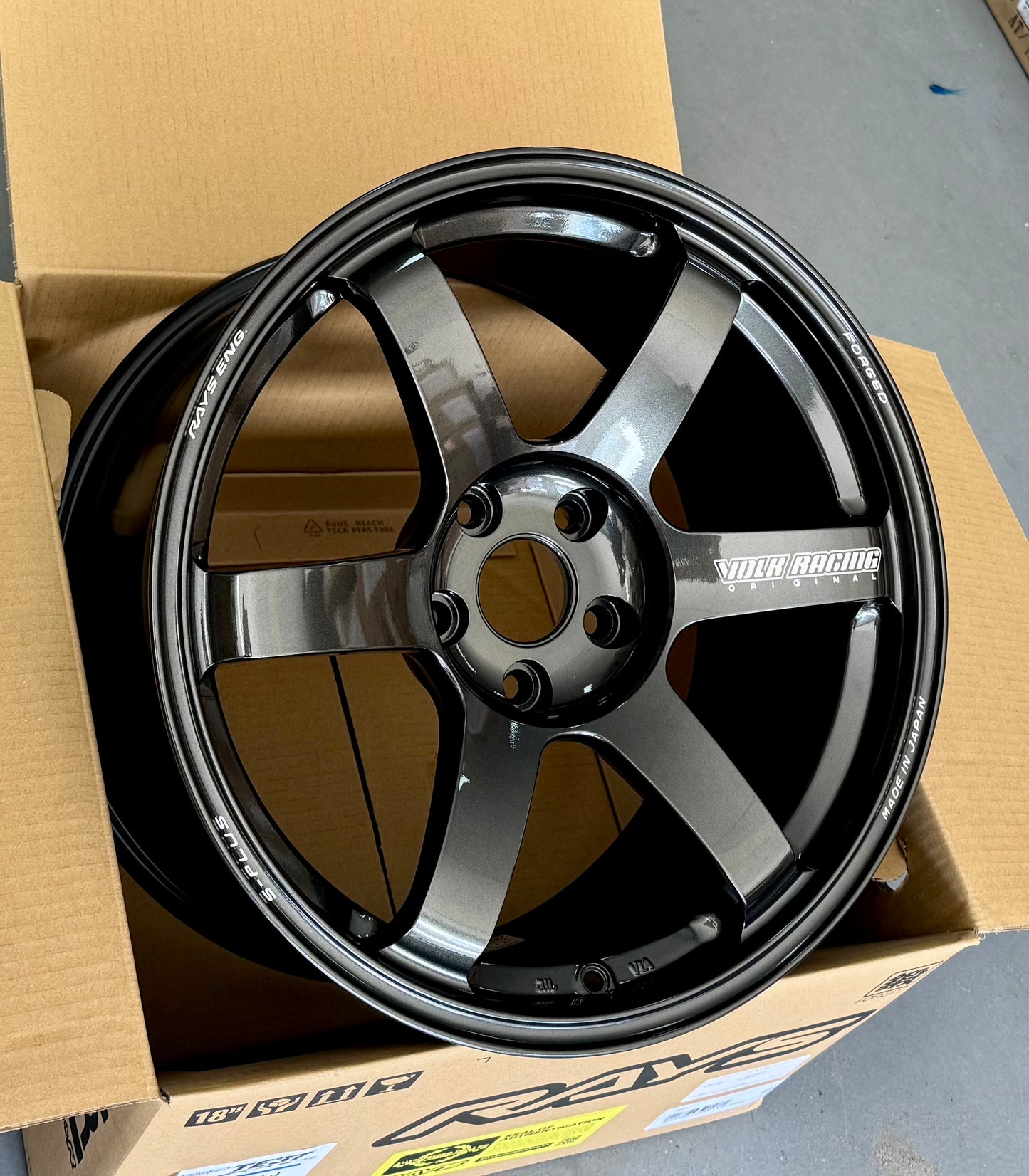 RAYS TE37 SAGA S-PLUS DIAMOND DARK GUNMETAL 18x9.5 +22 5-114.3