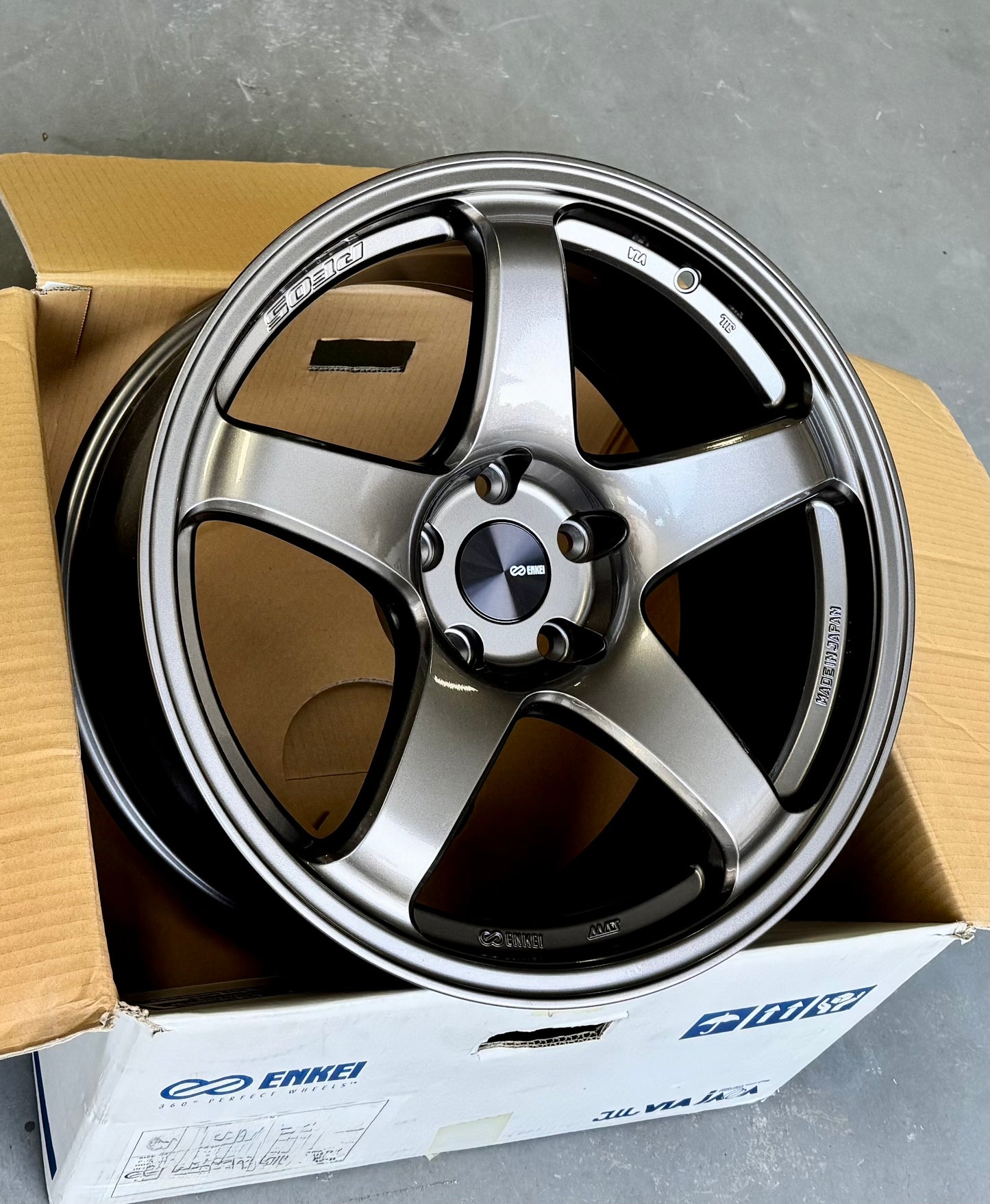 ENKEI PF05 DARK SILVER 18x9.5 +38 5-114.3