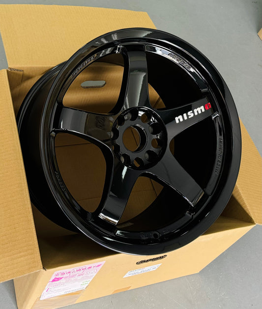 NISMO LMGT4 GLOSS BLACK 18x10.5 +15 5-114.3