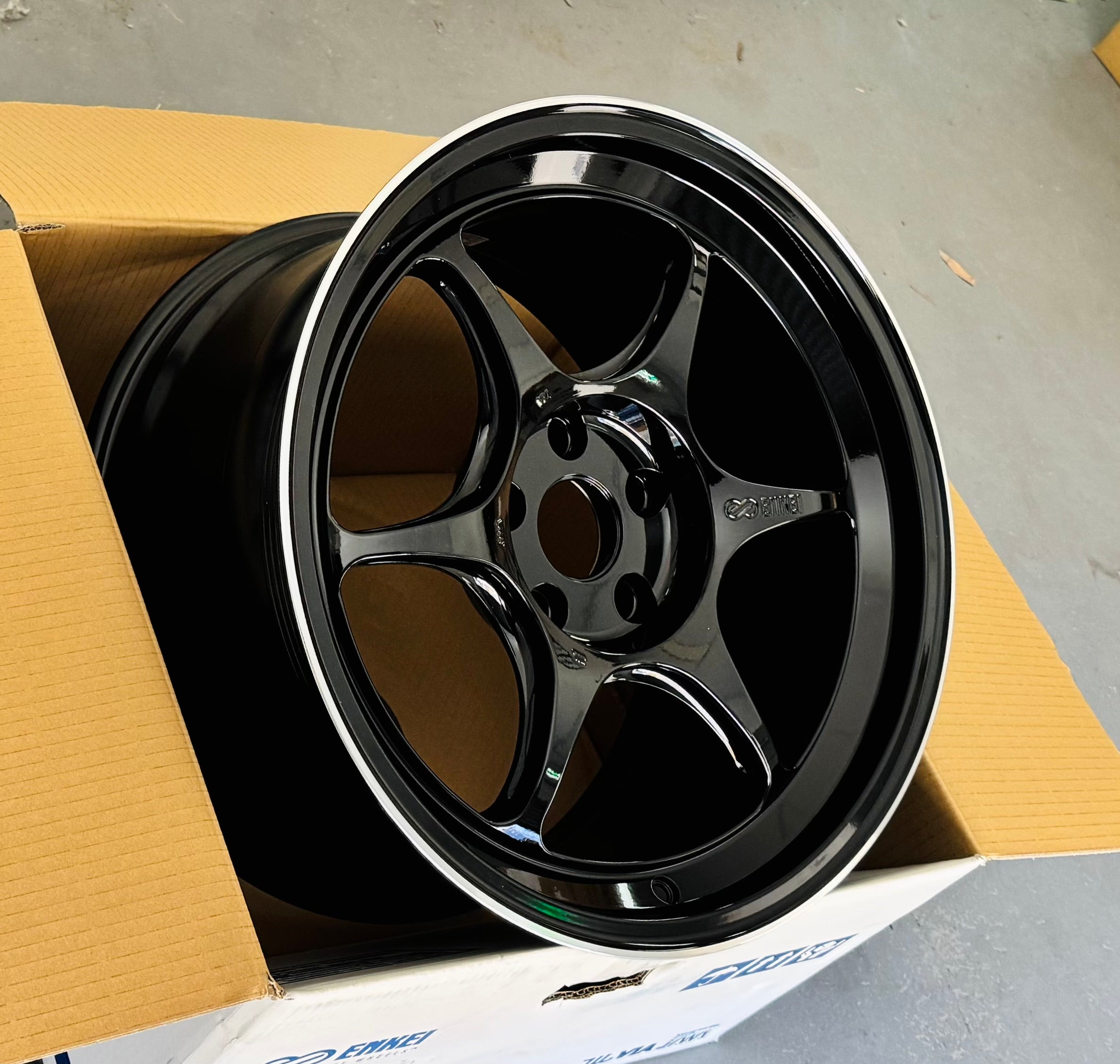 ENKEI ENKEI PF06 18inch 9J 5H PCD100 シバタイヤR31 280R 255/35R18 