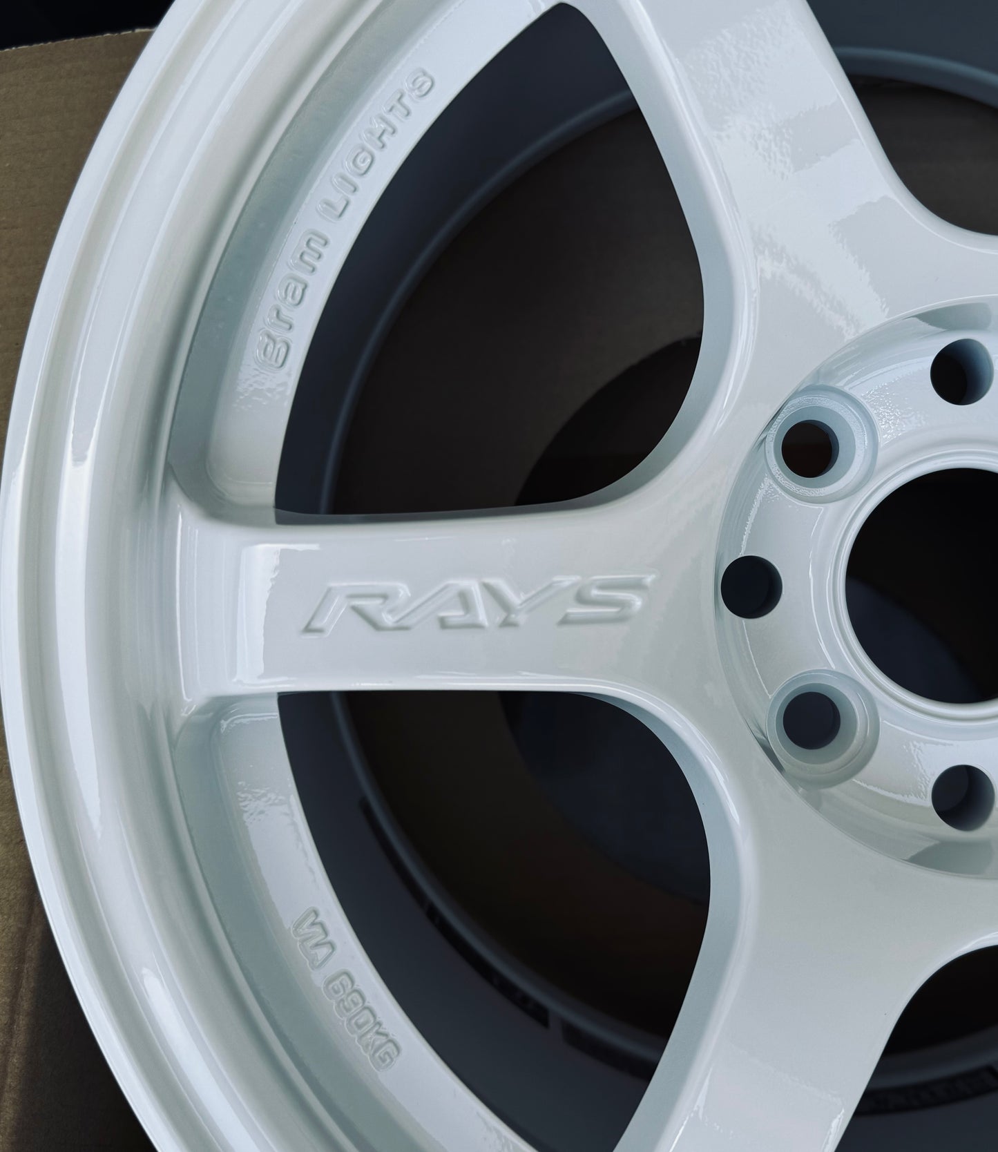 RAYS 57DR WHITE 15x8 +28 4-100