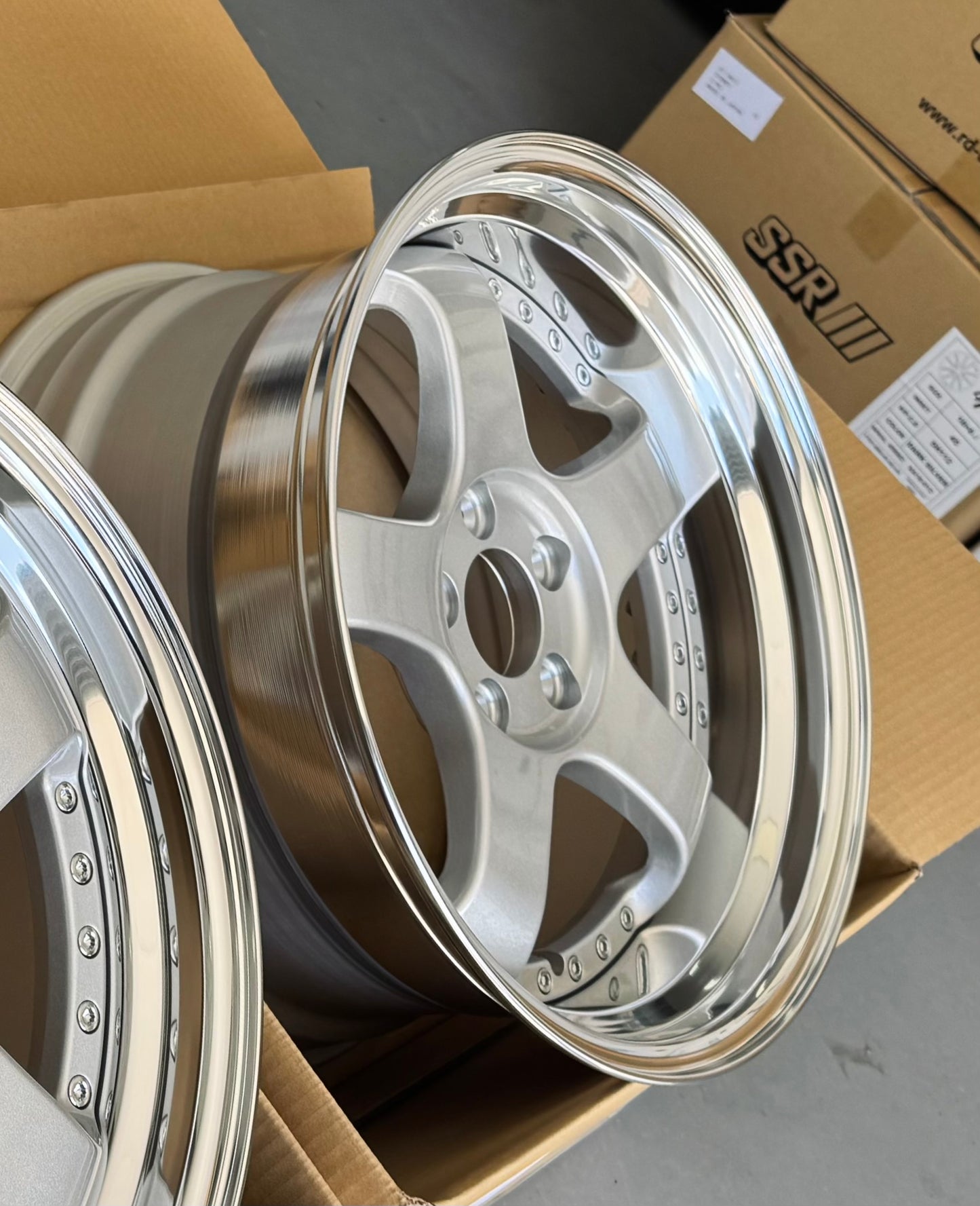 SSR SP1 SILVER 18x9 +31 HP | 18x10 +37 SL 5-114.3 STAGGERED