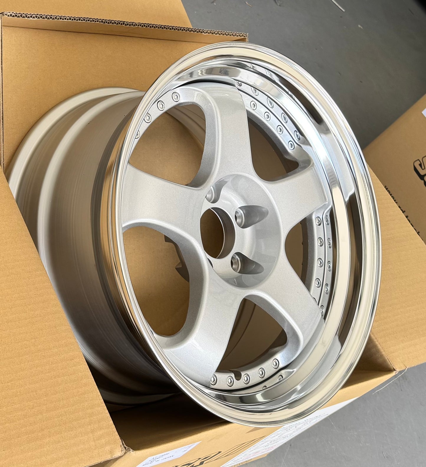 SSR SP1 SILVER 18x9.5 +25 HP 5-114.3