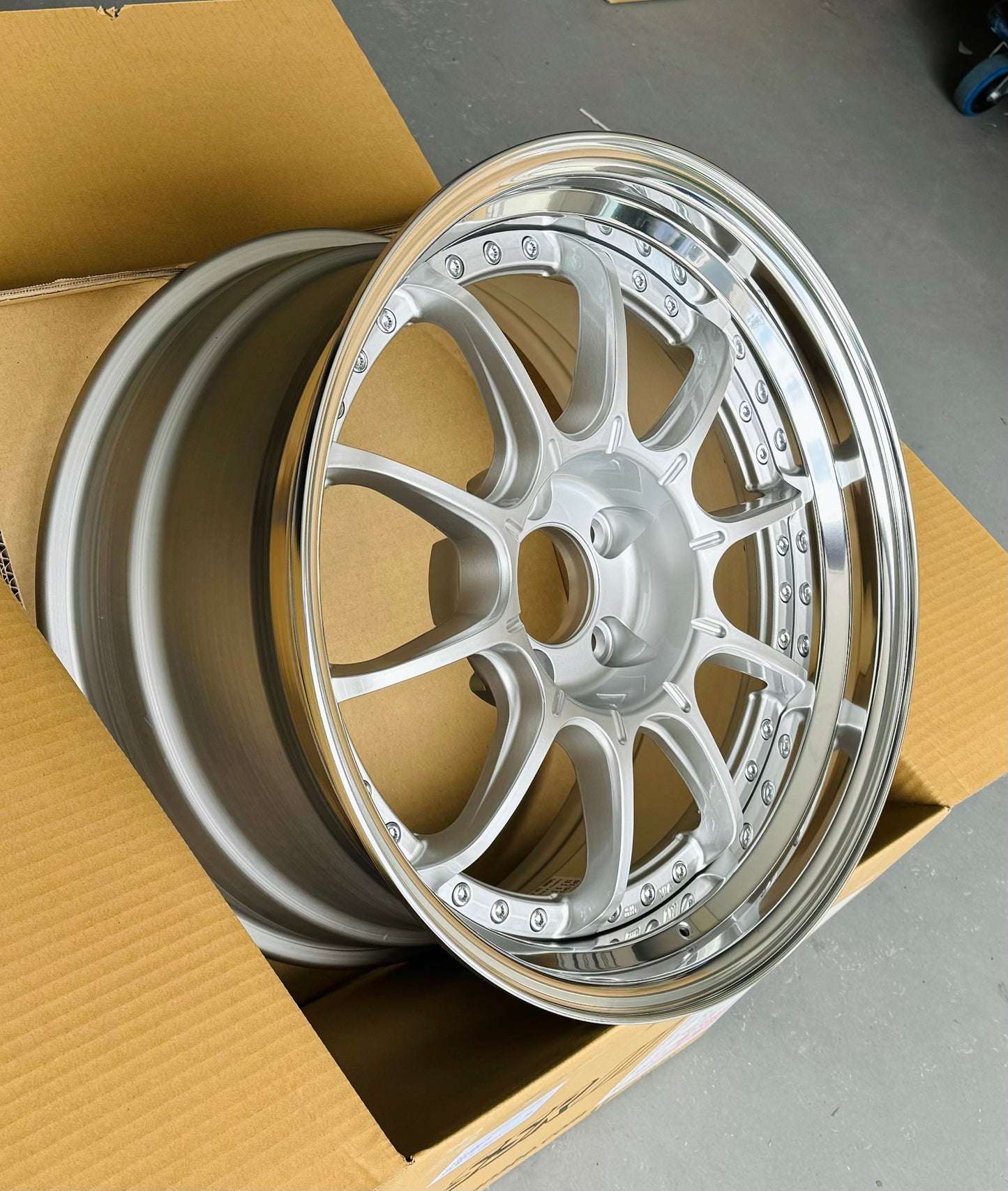 SSR SP5 HI BRIGHT SILVER 18x9.5 +25 HP 5-114.3