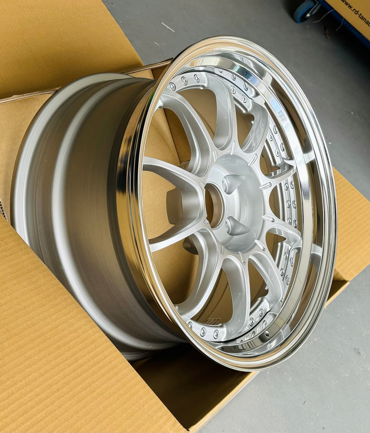 SSR SP5 HI BRIGHT SILVER 18x9.5 +25 HP 5-114.3