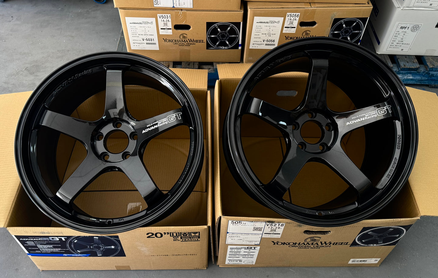 ADVAN RACING GT BEYOND 20x10 +30 | 20x12 +20 5-114.3 - RACING TITANIUM BLACK (R35 GTR)