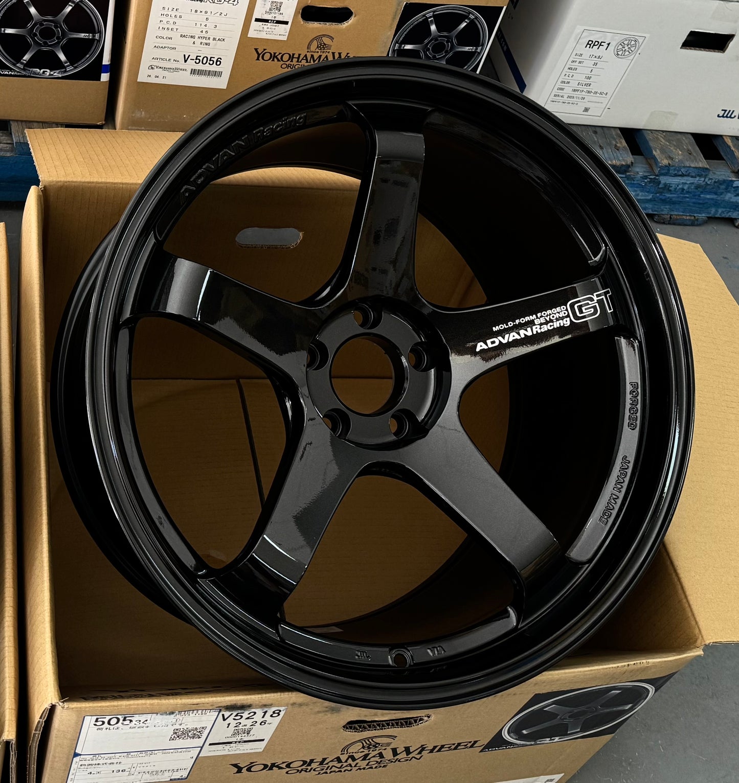 ADVAN RACING GT BEYOND 20x10 +30 | 20x12 +20 5-114.3 - RACING TITANIUM BLACK (R35 GTR)