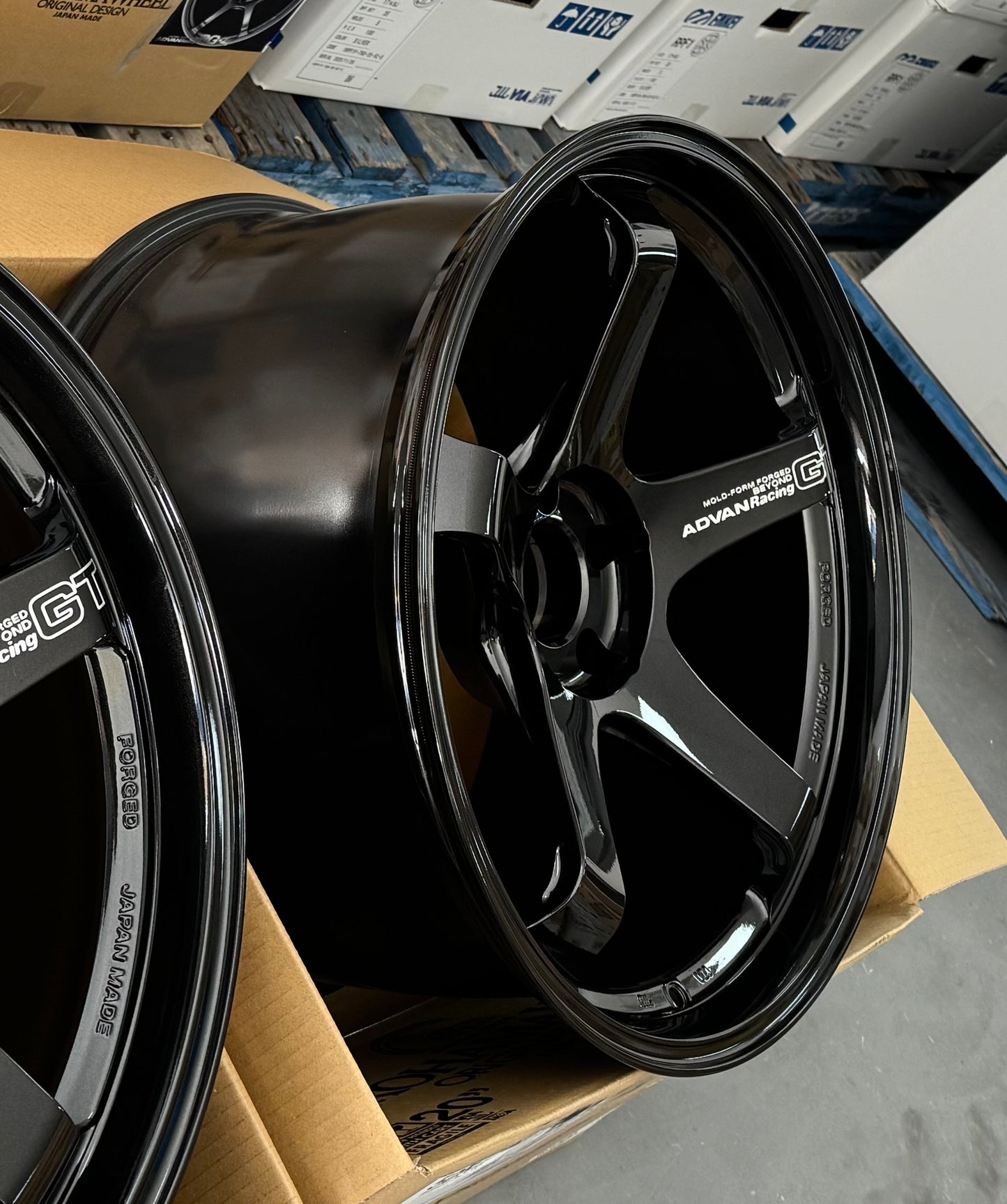 ADVAN RACING GT BEYOND 20x10 +30 | 20x12 +20 5-114.3 - RACING TITANIUM BLACK (R35 GTR)