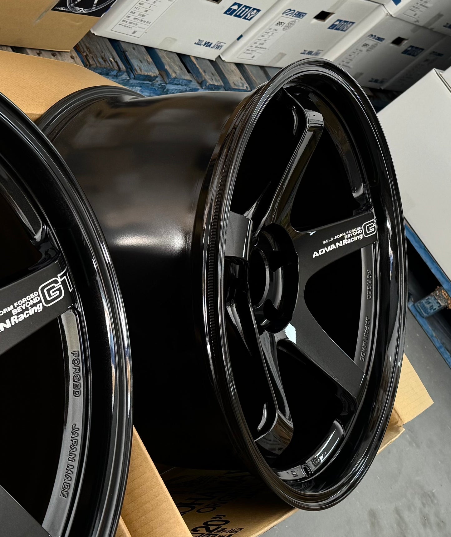 ADVAN RACING GT BEYOND 20x10 +30 | 20x12 +20 5-114.3 - RACING TITANIUM BLACK (R35 GTR)