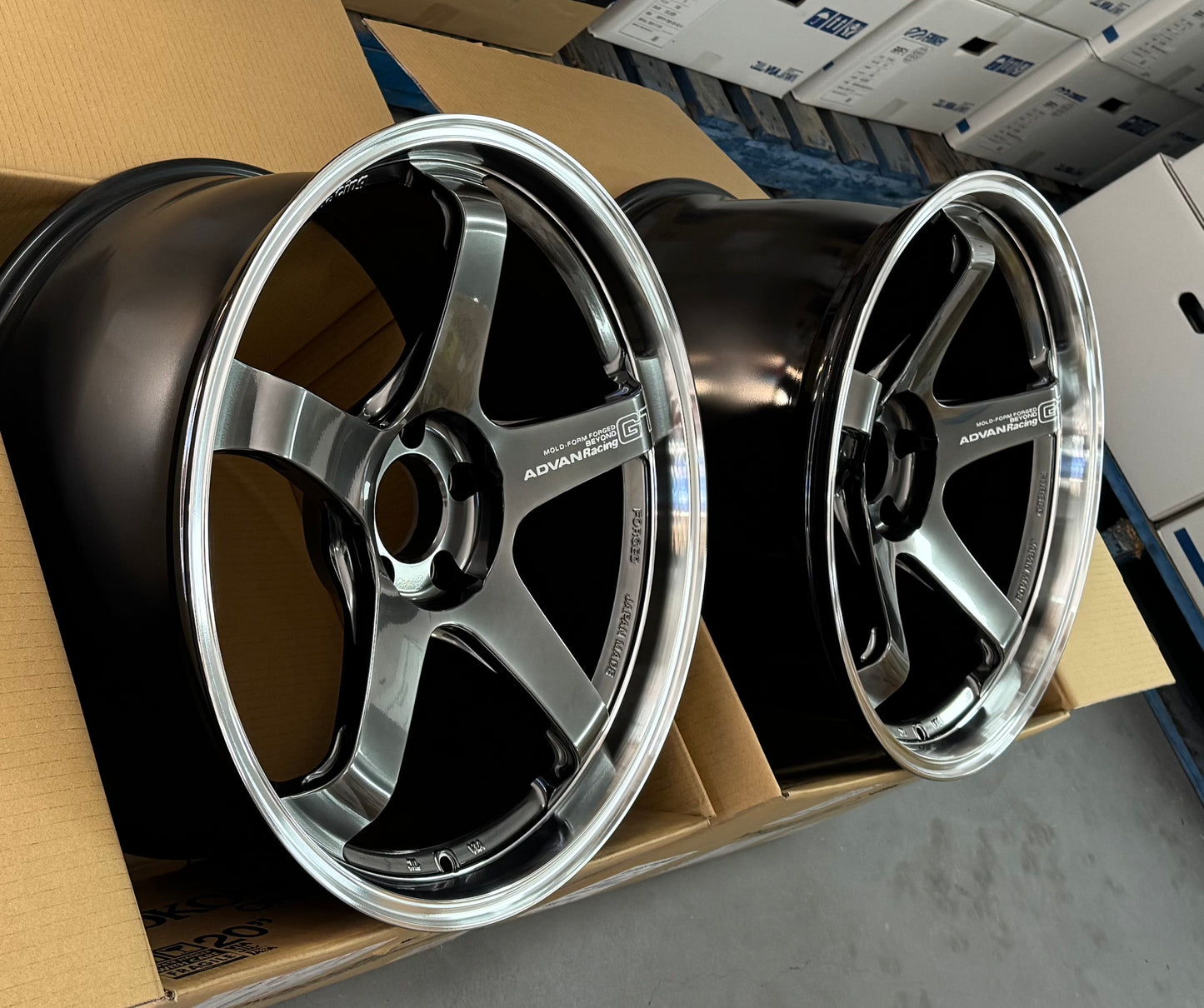 ADVAN RACING GT BEYOND 20x10 +30 | 20x12 +20 5-114.3 - MACHINING & HYPER PLATINUM BLACK (R35 GTR)