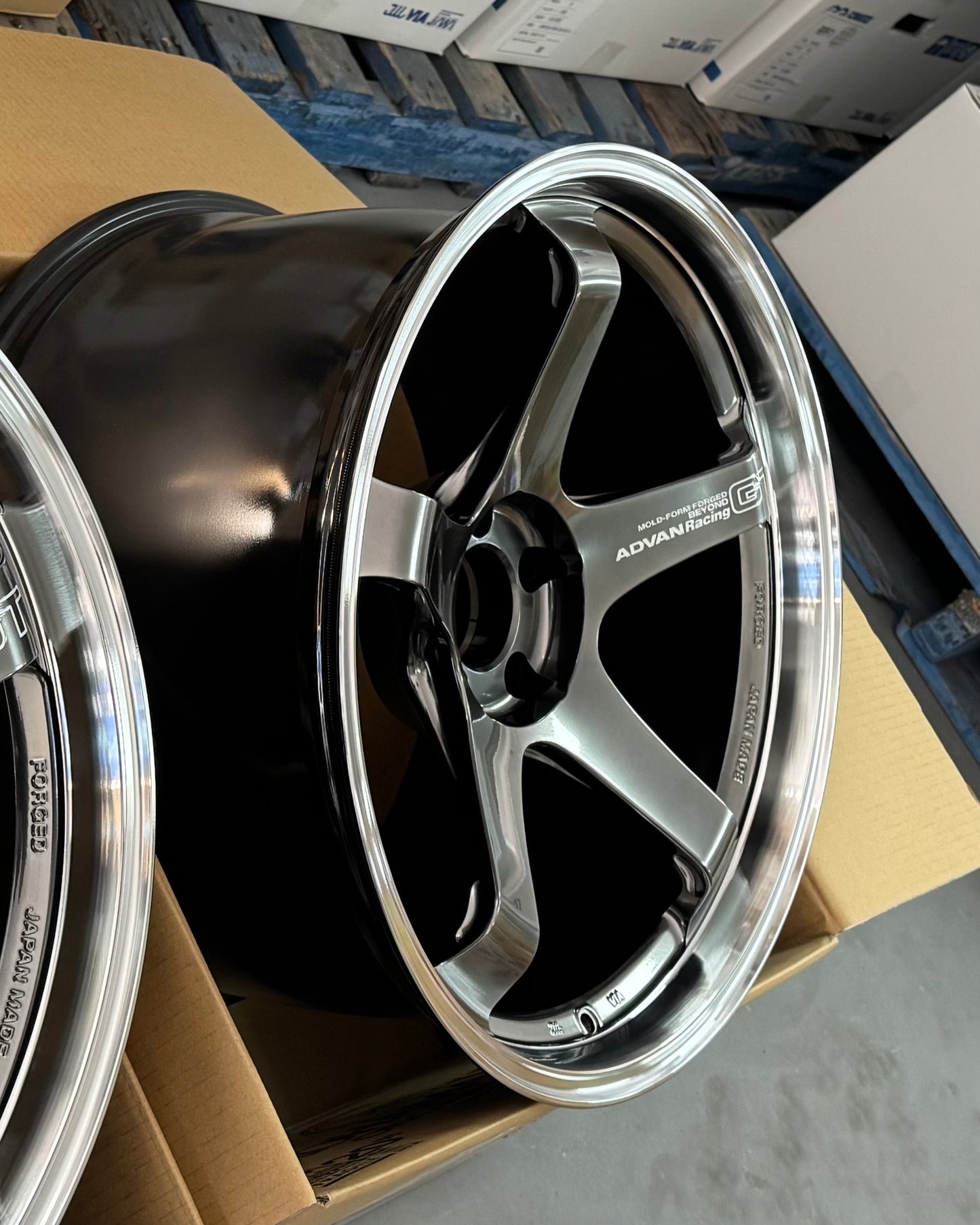 ADVAN RACING GT BEYOND 20x10 +30 | 20x12 +20 5-114.3 - MACHINING & HYPER PLATINUM BLACK (R35 GTR)