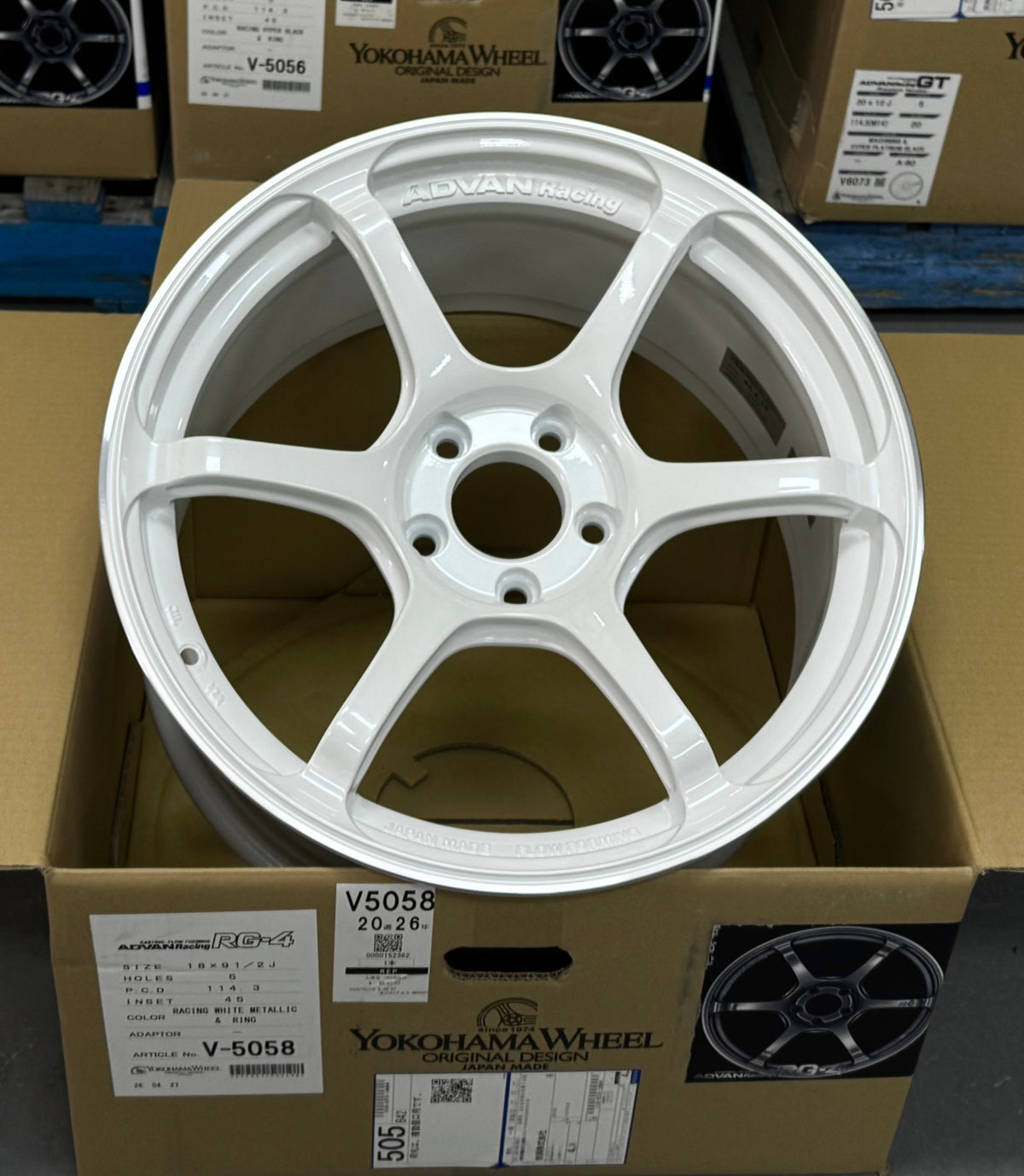 ADVAN RACING RG-4 RACING WHITE METALLIC 18x9.5 +45 5-114.3