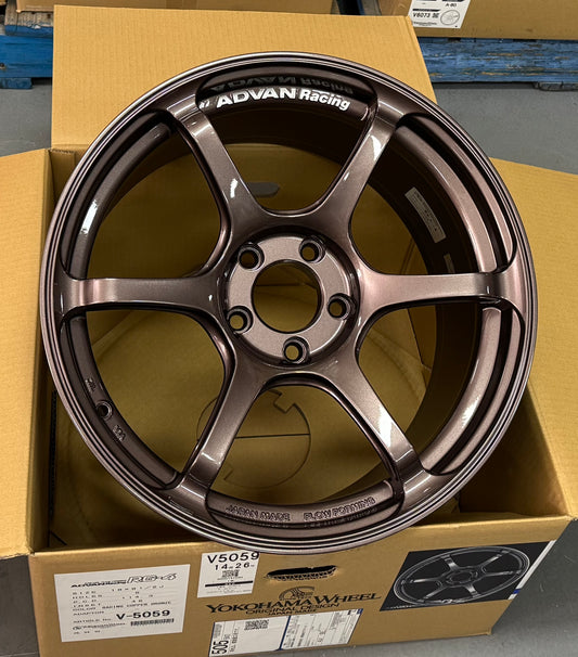 ADVAN RACING RG-4 RACING COPPER BRONZE 18x9.5 +45 5-114.3