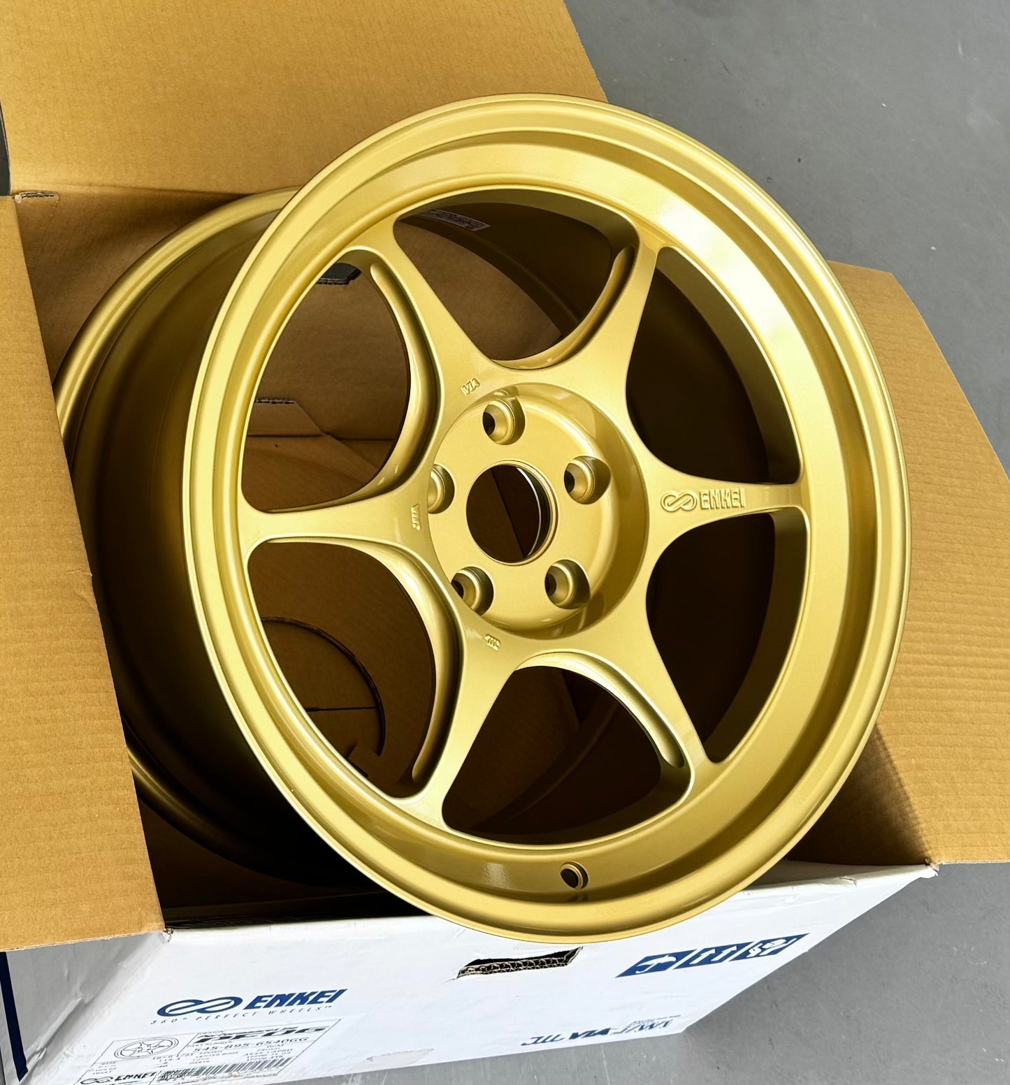 ENKEI PF06 GOLD 18x9.5 +40 5-114.3