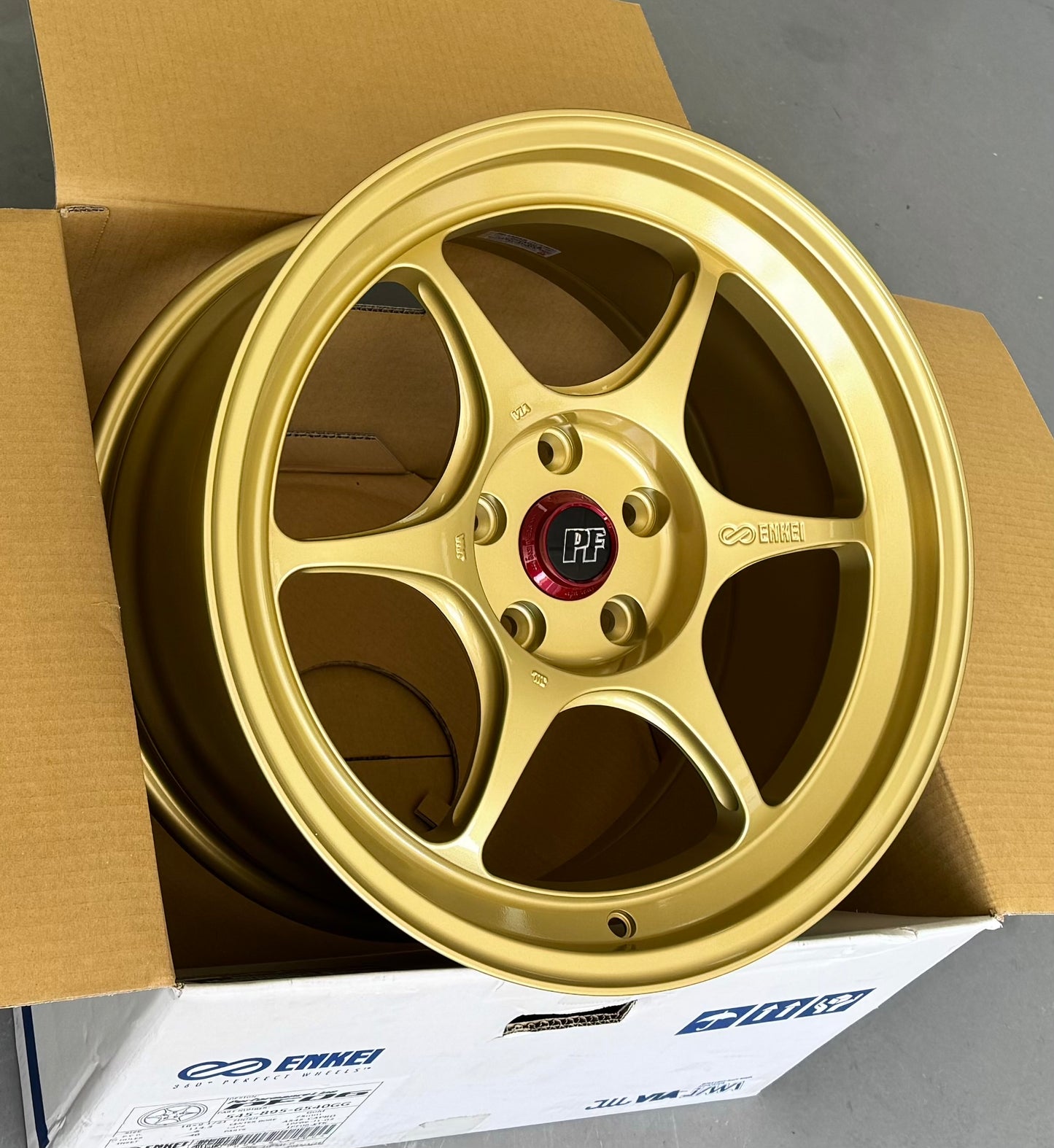 ENKEI PF06 GOLD 18x9.5 +40 5-114.3