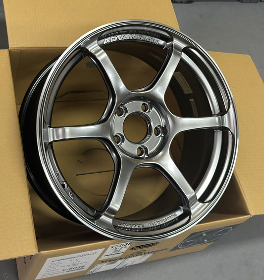 ADVAN RACING RG-4 RACING HYPER BLACK 18x8.5 +45 5-112