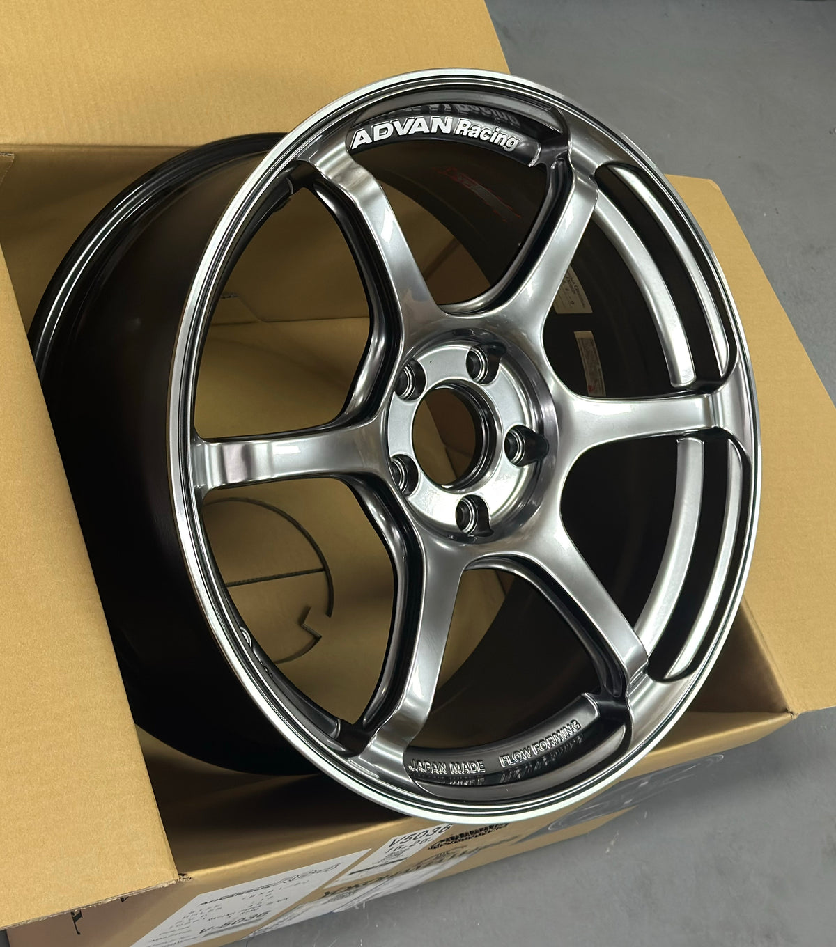 ADVAN RACING RG-4 RACING HYPER BLACK 18x8.5 +45 5-112