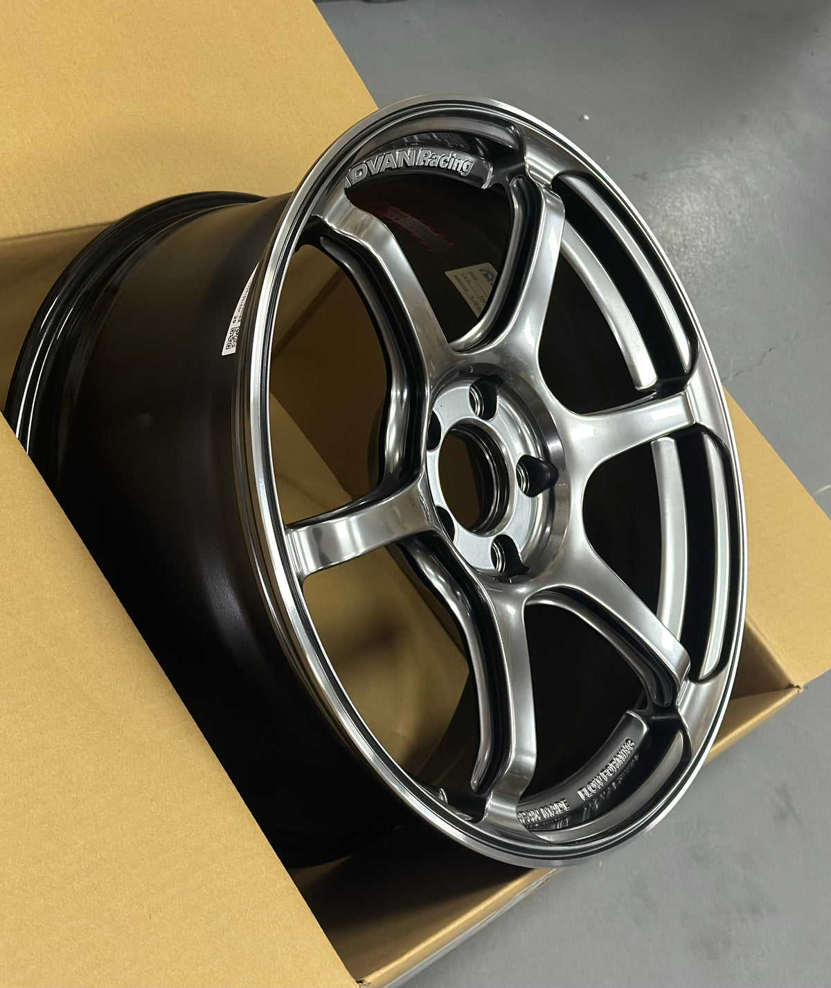 ADVAN RACING RG-4 RACING HYPER BLACK 18x8.5 +45 5-112