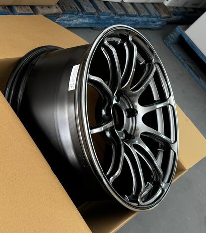ADVAN RACING RSIII RACING HYPER BLACK 18x9.5 +45 5-114.3