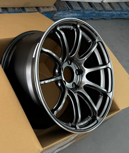 ADVAN RACING RSIII RACING HYPER BLACK 18x9.5 +45 5-114.3