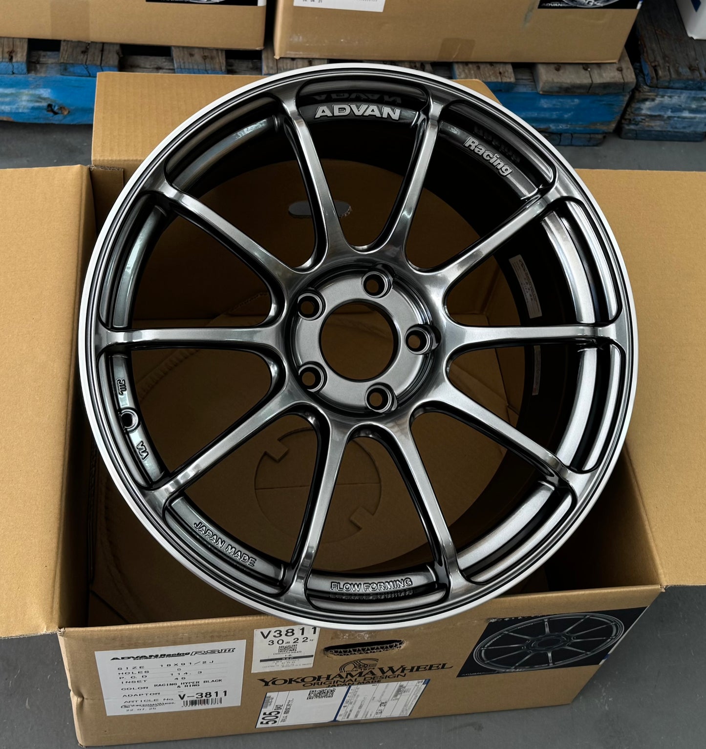 ADVAN RACING RSIII RACING HYPER BLACK 18x9.5 +45 5-114.3