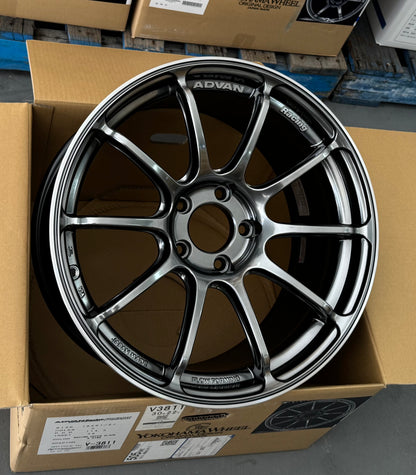ADVAN RACING RSIII RACING HYPER BLACK 18x9.5 +45 5-114.3