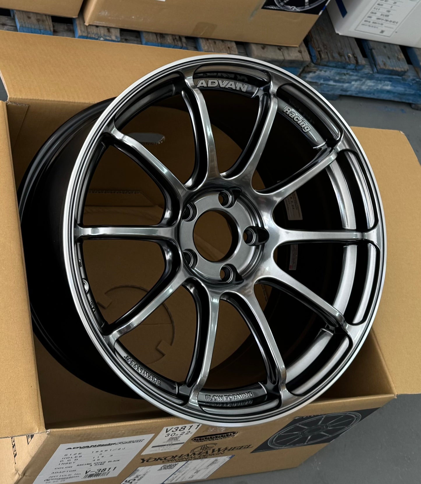 ADVAN RACING RSIII RACING HYPER BLACK 18x9.5 +45 5-114.3