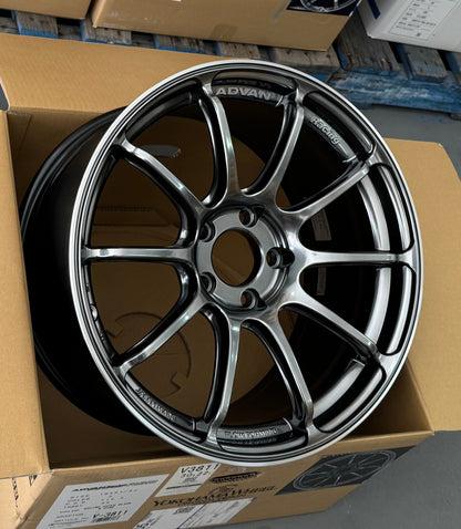 ADVAN RACING RSIII RACING HYPER BLACK 18x9.5 +45 5-114.3
