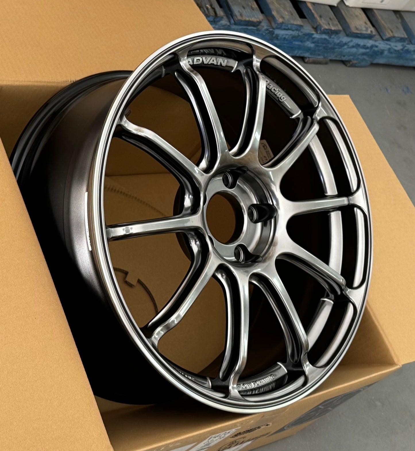 ADVAN RACING RSIII RACING HYPER BLACK 19x8.5 +45 5-112